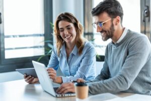 Créez votre entreprise sereinement avec un compte professionnel en ligne adapté !