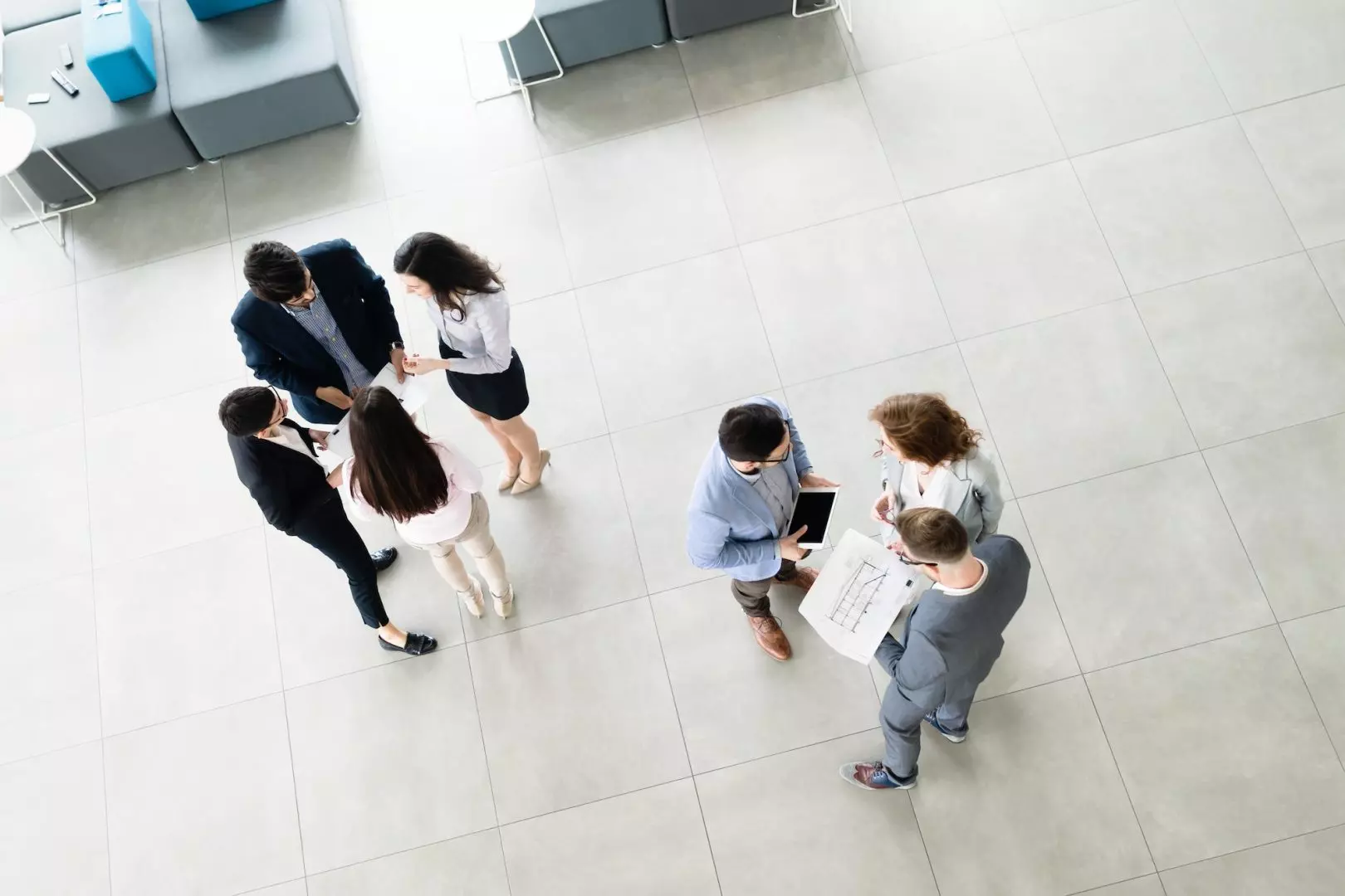 picture-of-business-people-discussing-in-their-company (1)