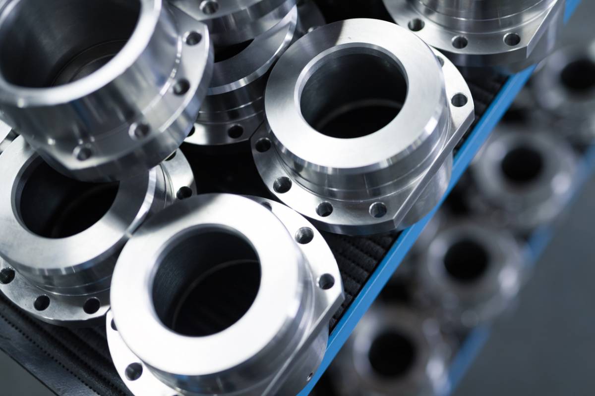 Pourquoi le décolletage est-il la solution idéale pour vos pièces de fixation industrielles ?